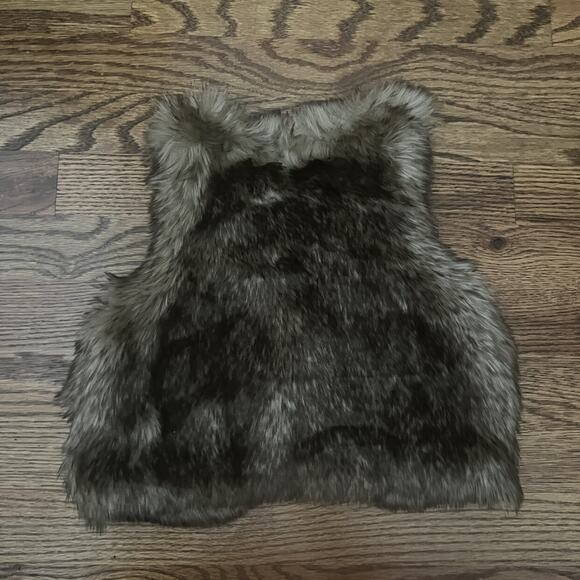 NWT H&M (5|6y) Faux Fur Vest - Picture 3 of 6